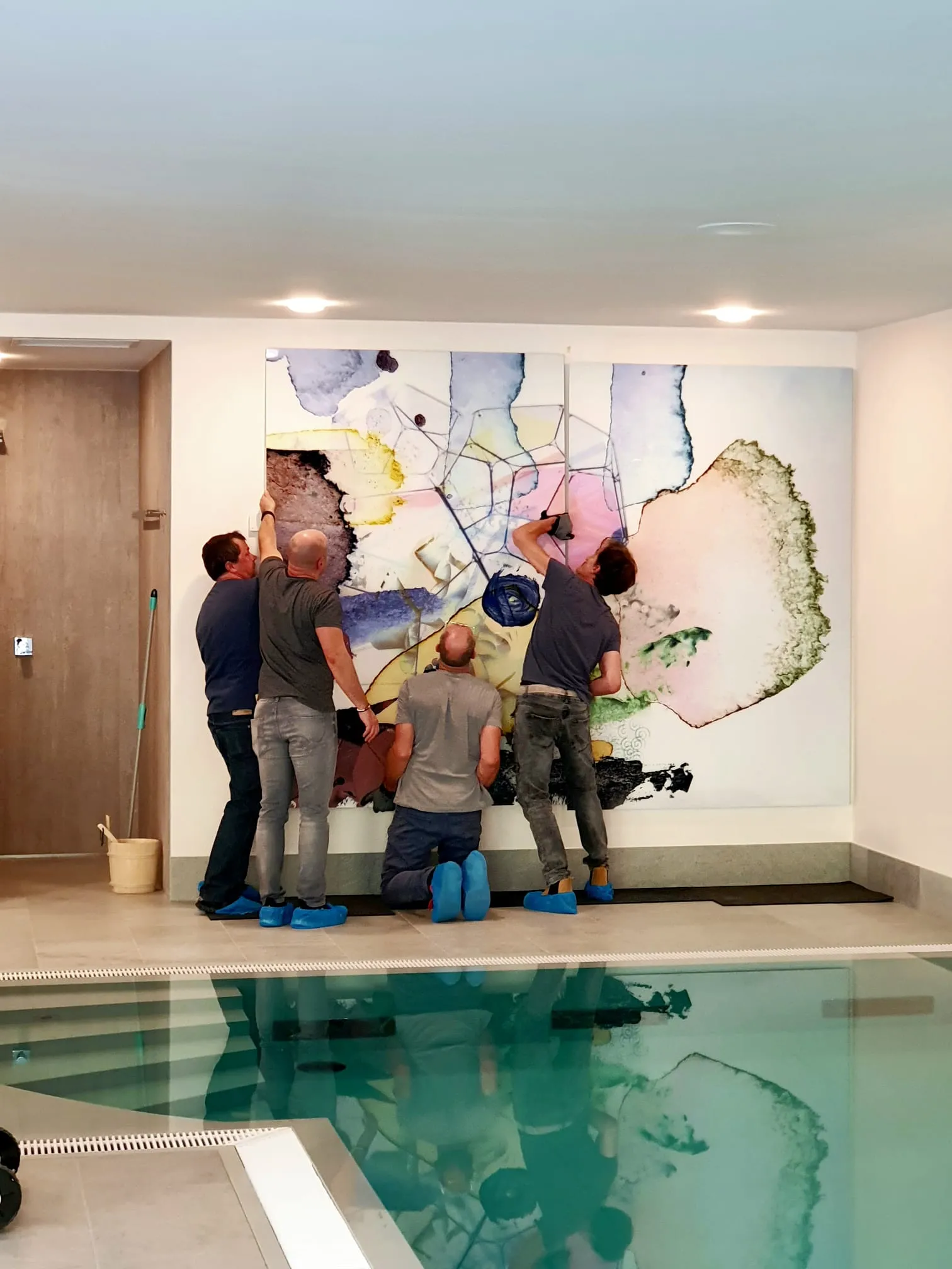 Christa Winter, Wandbild im Schwimmbad, Montage